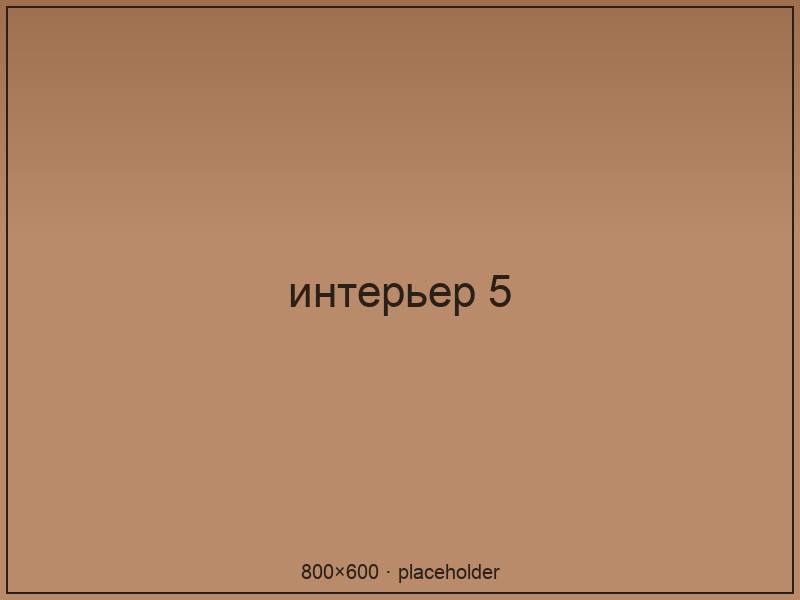 Чашка капучино на деревянном столе